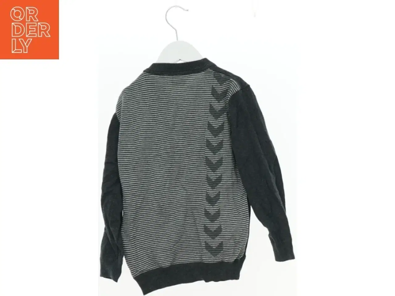 Billede 2 - Trøje fra Hummel (str. 122 cm)