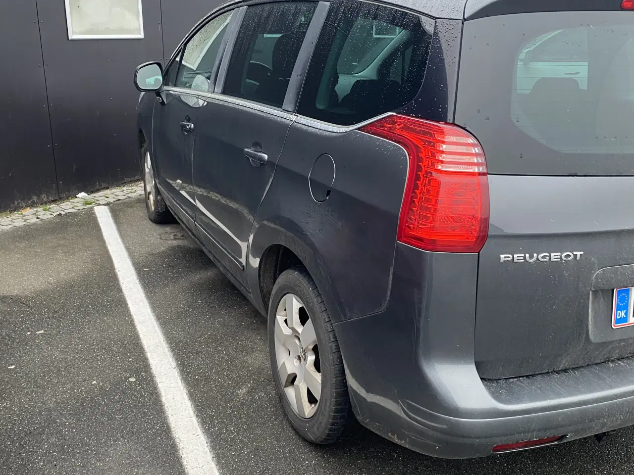 Billede 2 - Dejlig stor 7 personers bil