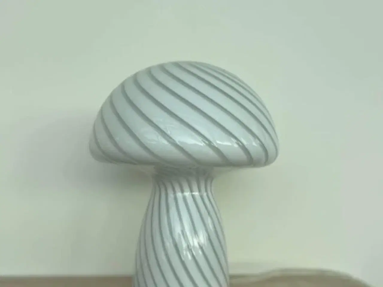 Billede 5 - "Restsalg" Mushroom bordlampe - hvid