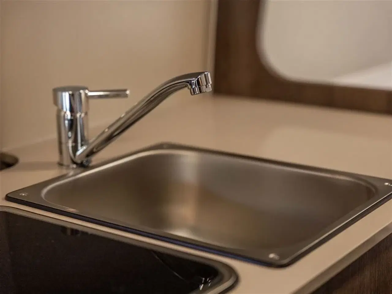 Billede 13 - 2026 - Benimar Benivan 144 UP   Benivan 144 UP 2025 er en fuldt udstyret 5,99 meter campervan