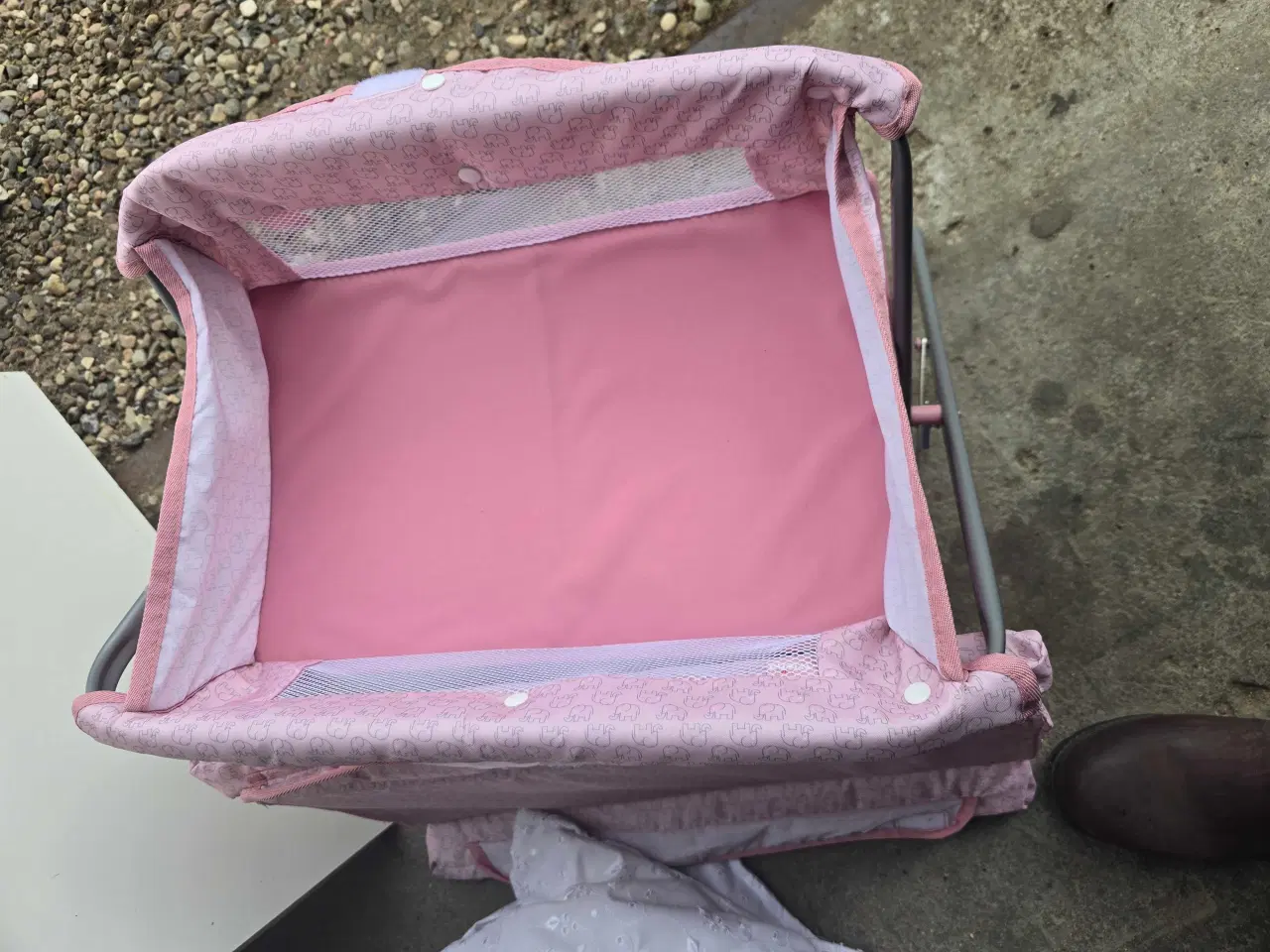 Billede 2 - Puslebord med seng og hylde