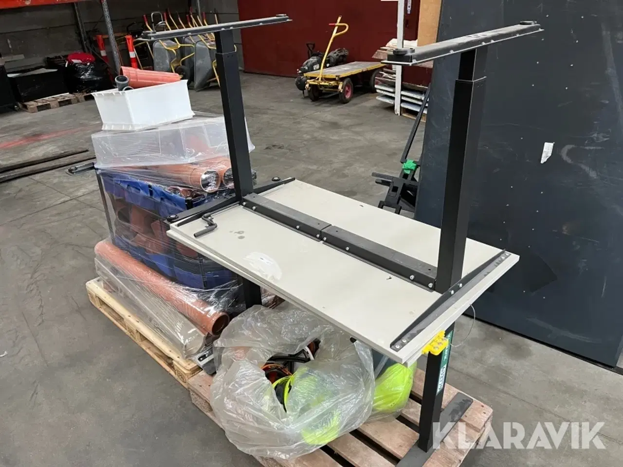 Billede 2 - Lot - hæve/sænke borde, kloakrør, hjelme