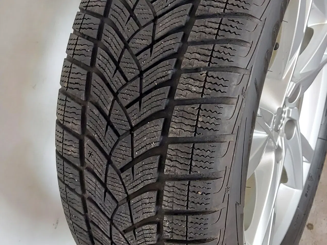 Billede 2 - Originale 17" alufælge med vinterdæk til Audi Q3