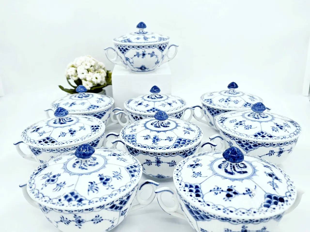 Billede 1 - Musselmalet Halvblonde Bouillonkop med låg Porcelæ