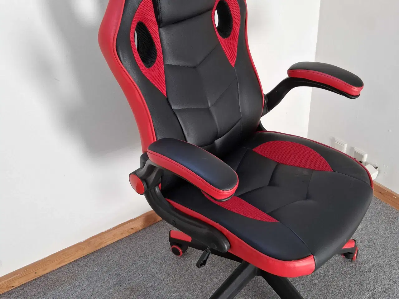 Billede 2 - Fin, brugbar gamerstol