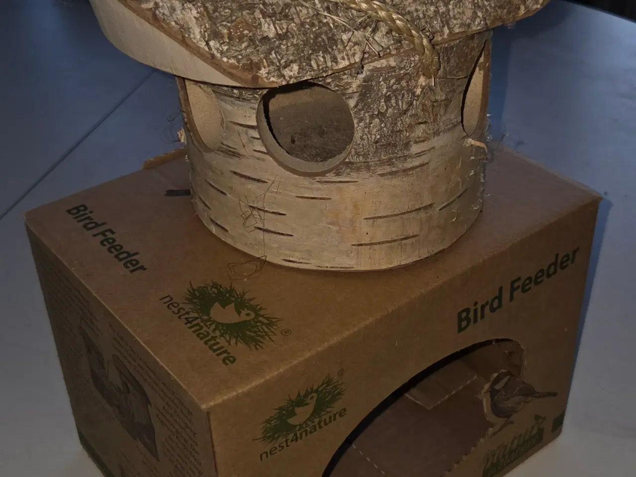 Billede 1 - Fodderhus til fugle i Birke træ