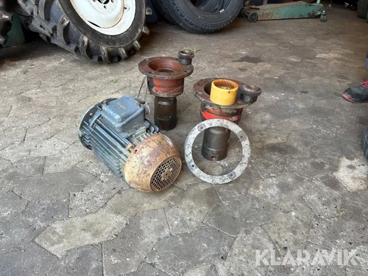 Billede 1 - Pumpe til indbyg. I hydrauliktank 2 stk + elmotor