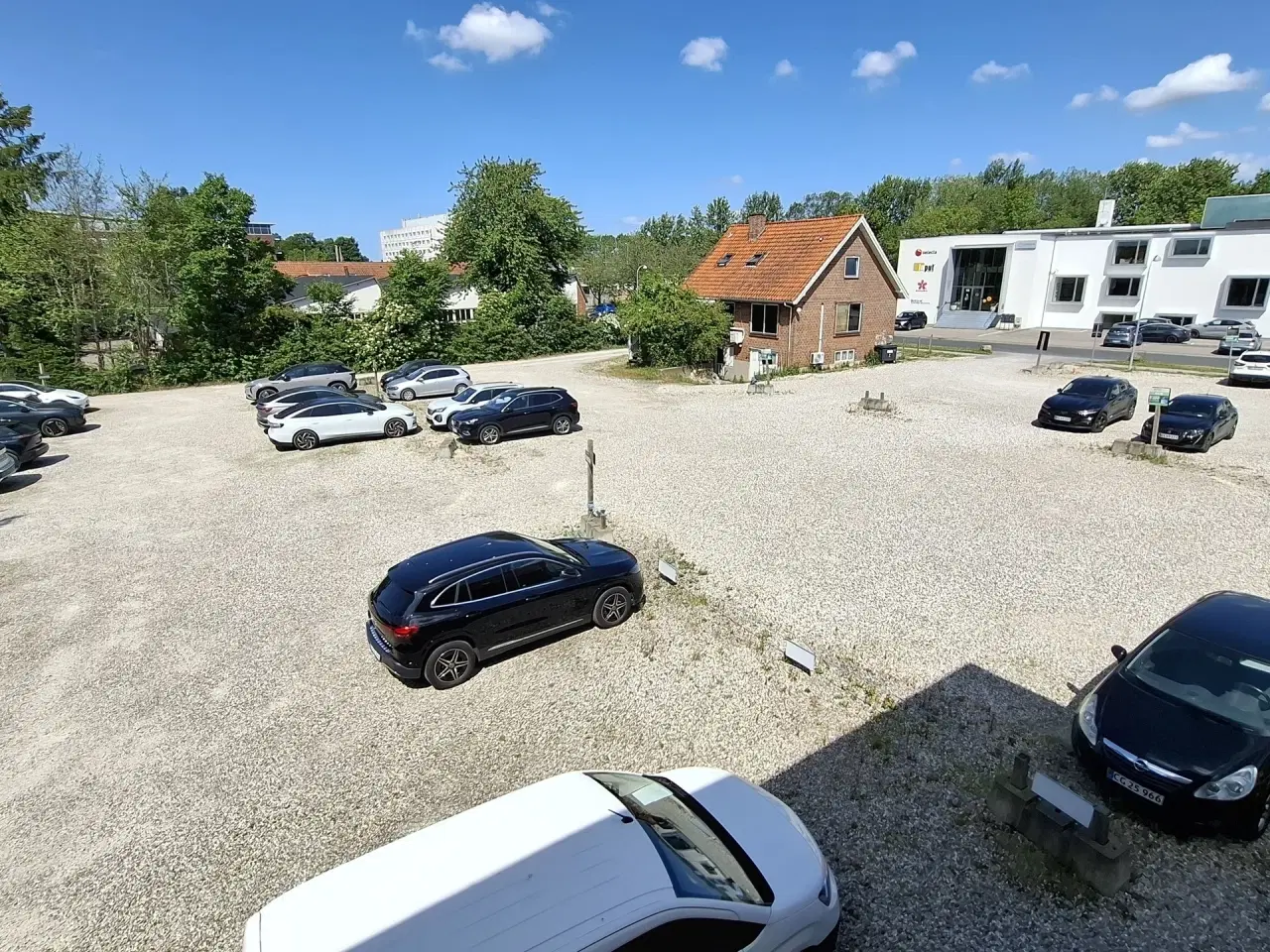 Billede 12 - Kontor/ butik mm. i gammel fabrik - Totalrenoveret – 201 / 255 / 456 kvm - Parkeringsplads lige bag ejendommen.