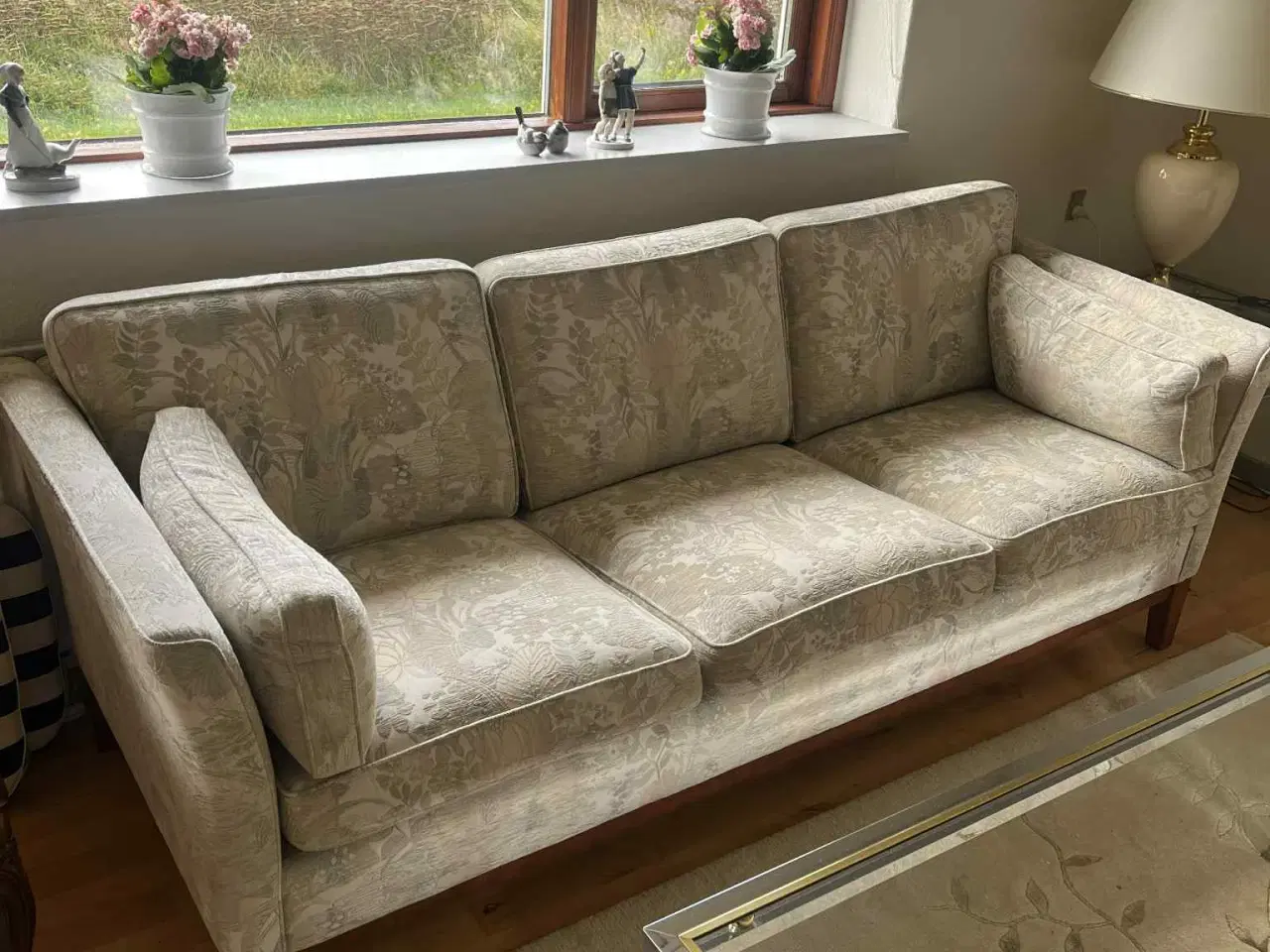 Billede 2 - Espe møbler: Sofa, 2 lænestole, sofabord+lampebord