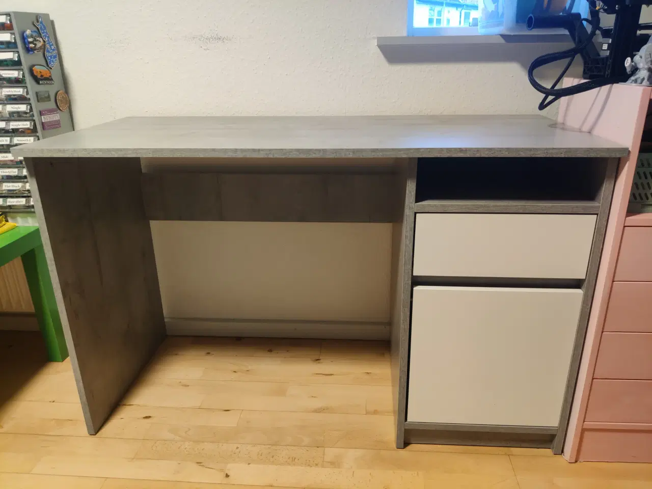 Billede 5 - Skrivebord 54x120 beton/hvid