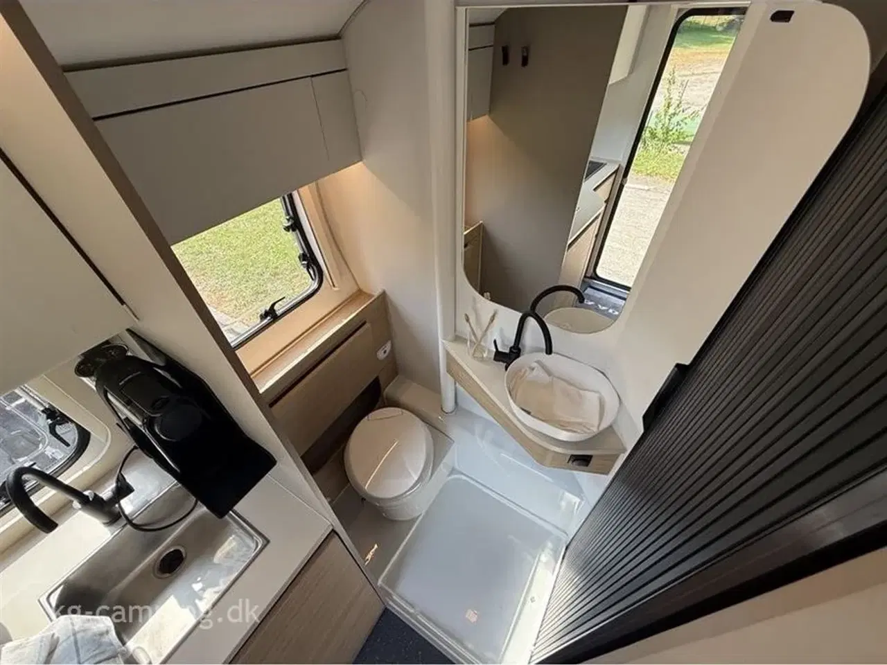 Billede 8 - 2026 - Adria Action 391 LH Classic 2026 Nyhed - Action 391 LH Classic med TRUMA Combi 4 E varme samt musiksystem