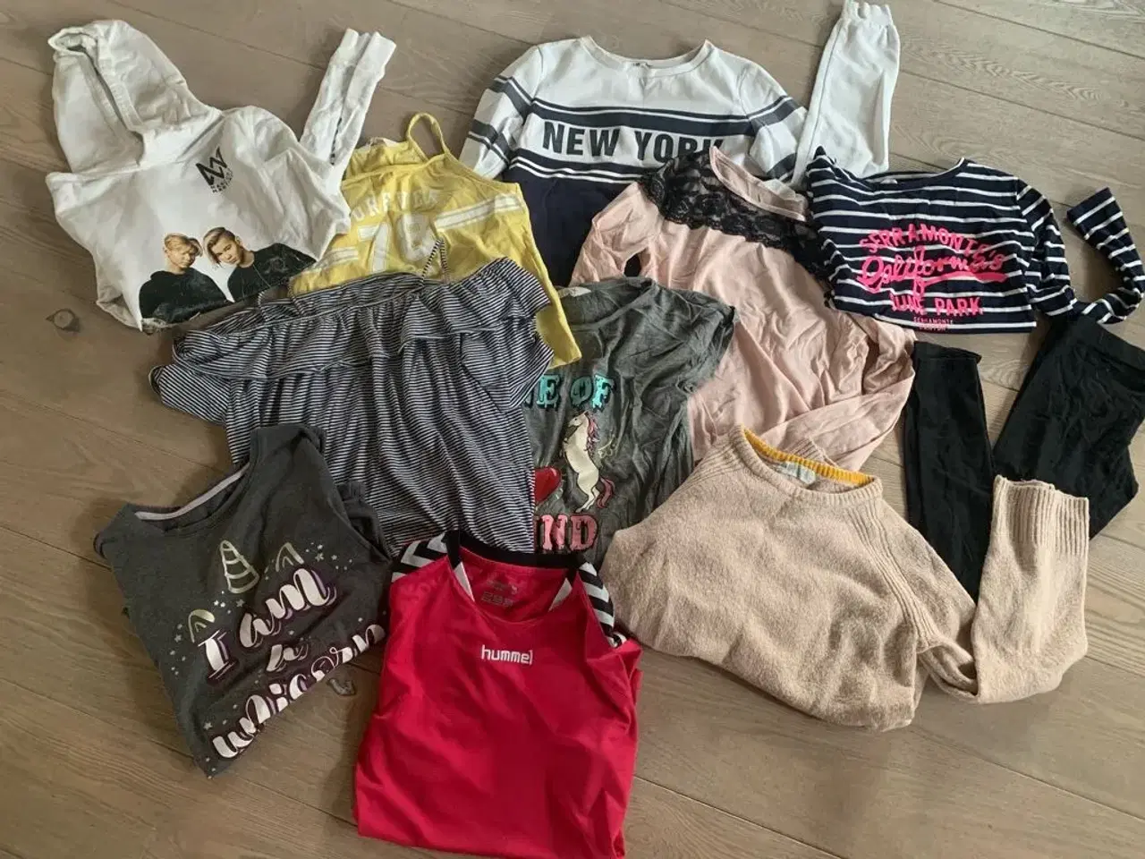 Billede 1 - Tøjpakke til pige i str 10-12 år