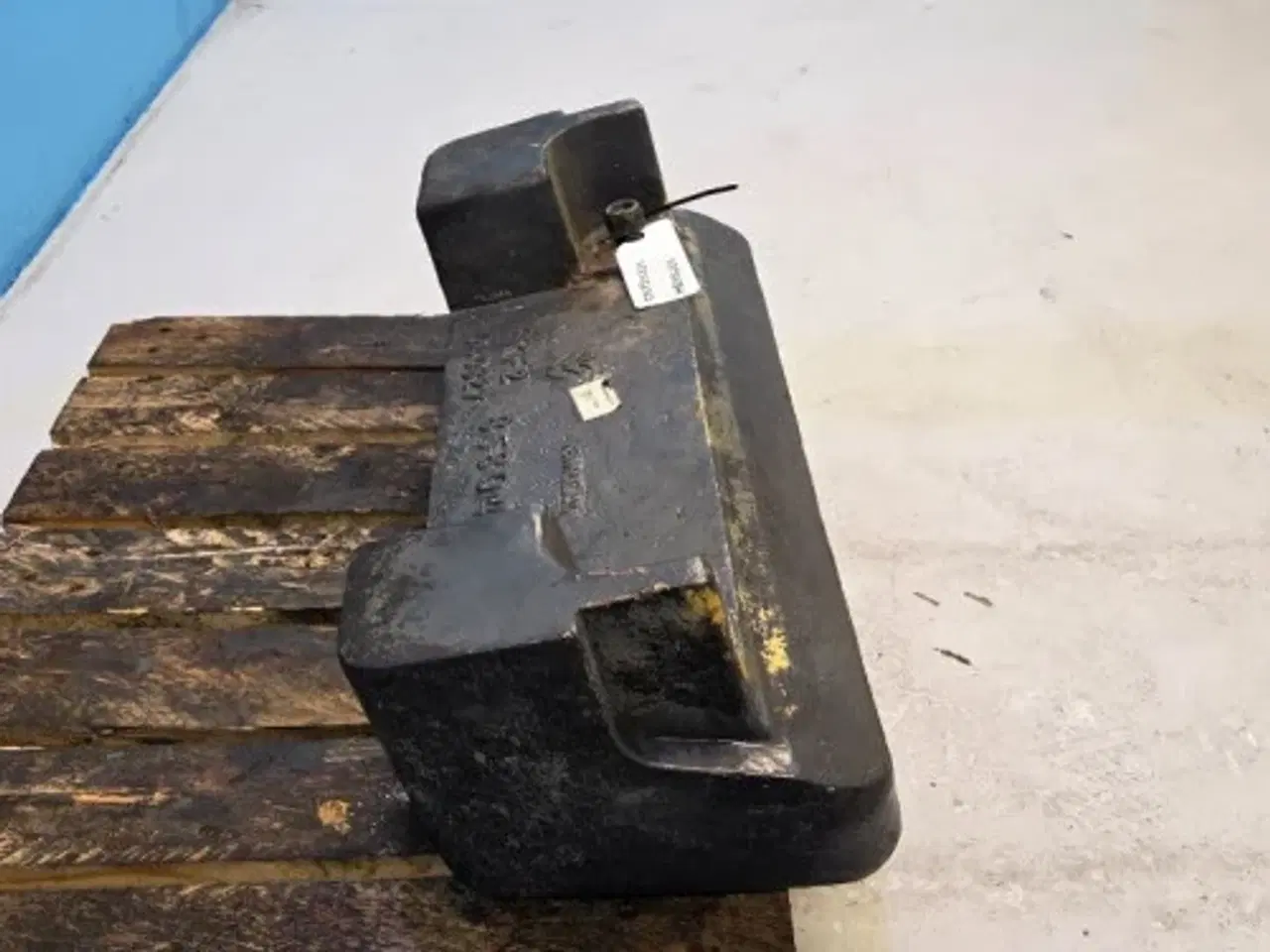 Billede 11 - New Holland LB115B Frontvægt 85804725