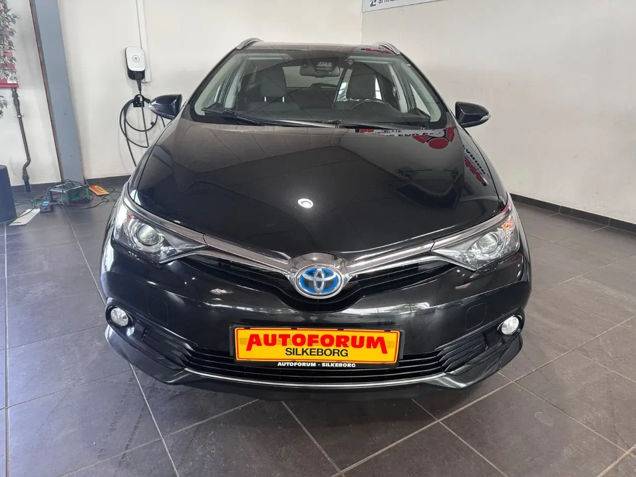 Billede 2 - Toyota Auris 1,8 Hybrid H2 Comfort Touring Sports CVT Van