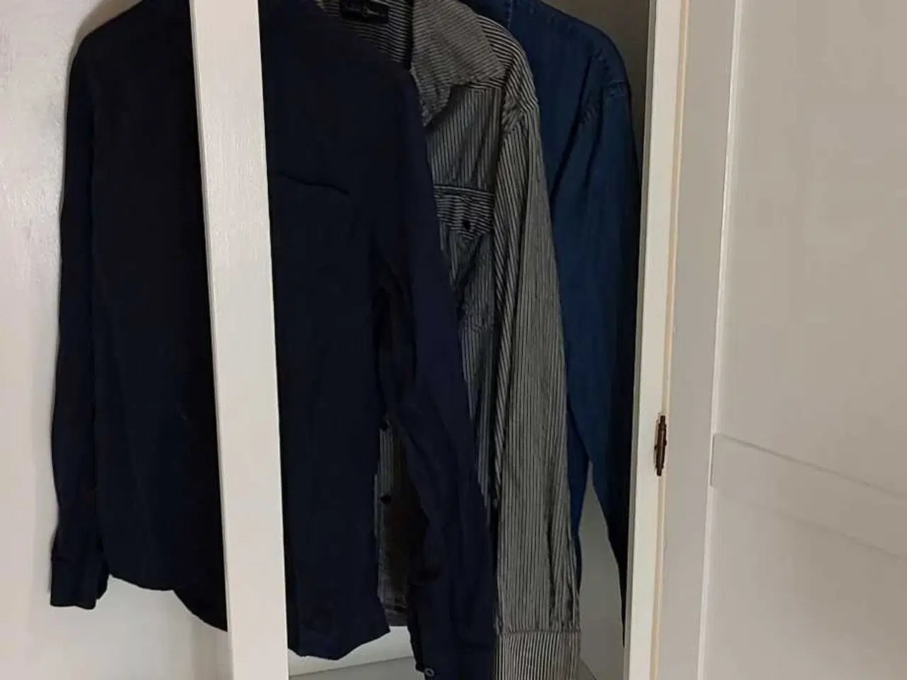 Billede 7 - Ny malet Karlekammerskab