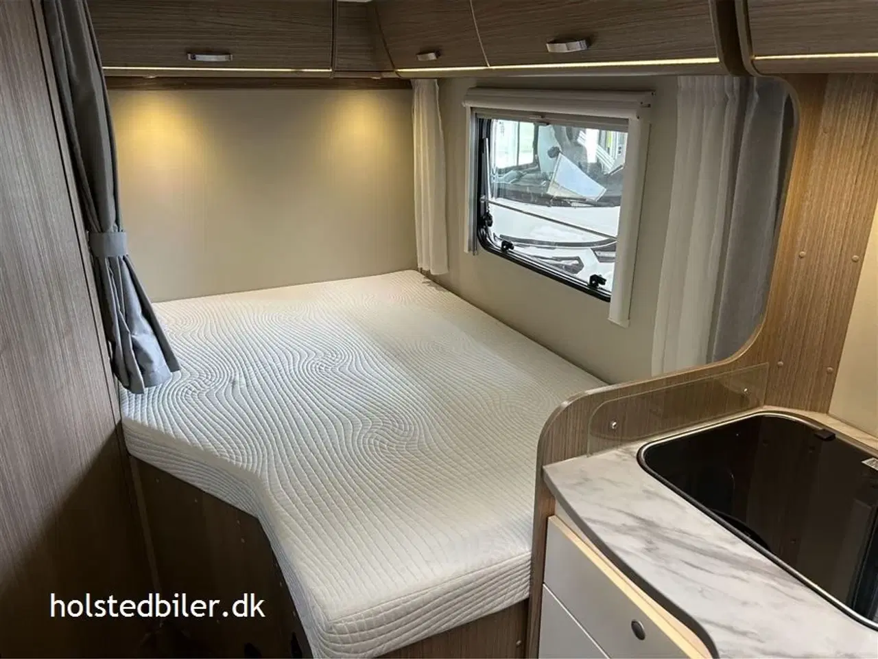 Billede 13 - 2019 - Carado T 348   Fransk seng og hæve/sænkeseng.