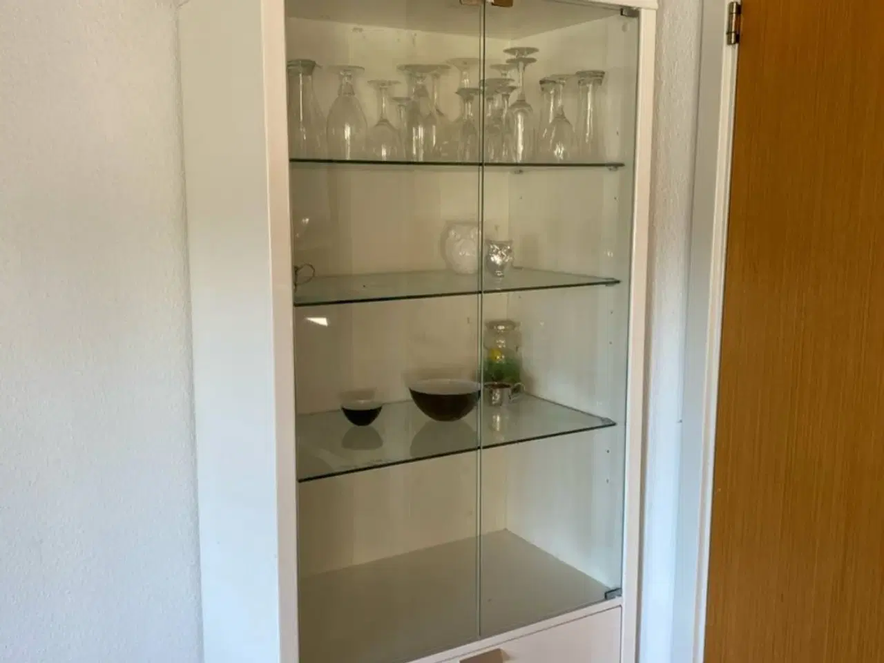 Billede 2 - Kommode og vitrine 
