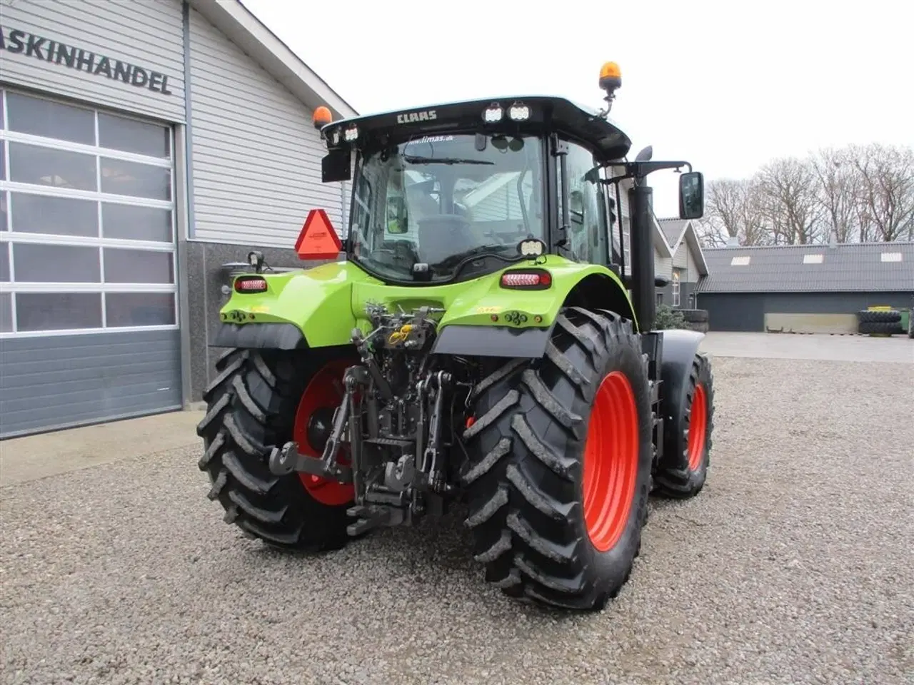 Billede 15 - CLAAS ARION 550 C-matic med frontlift, affjedret foraksel og affjedret kabine.