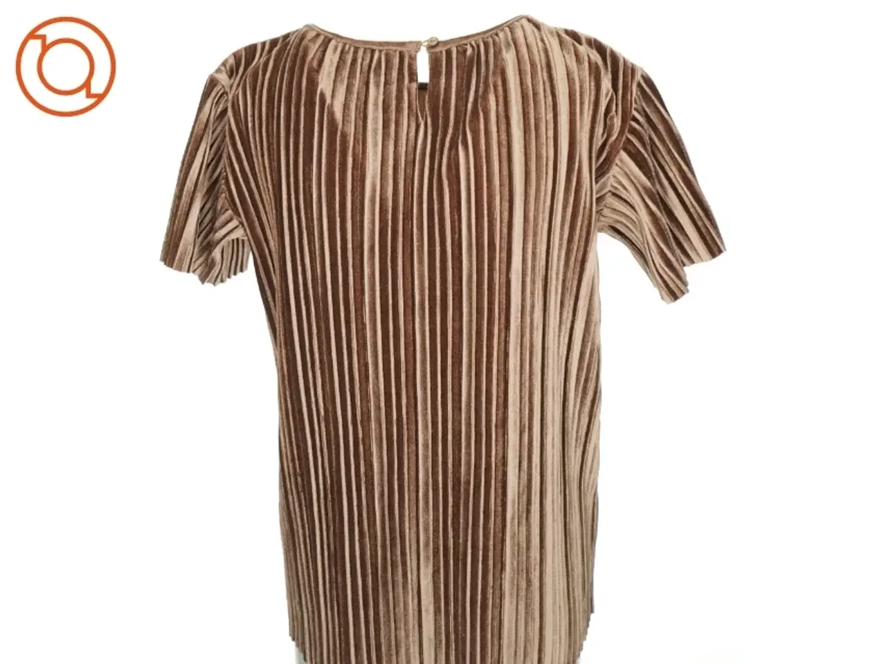 Billede 2 - T shirt fra Sofie Schnoor (ca. str. 12-14 år)