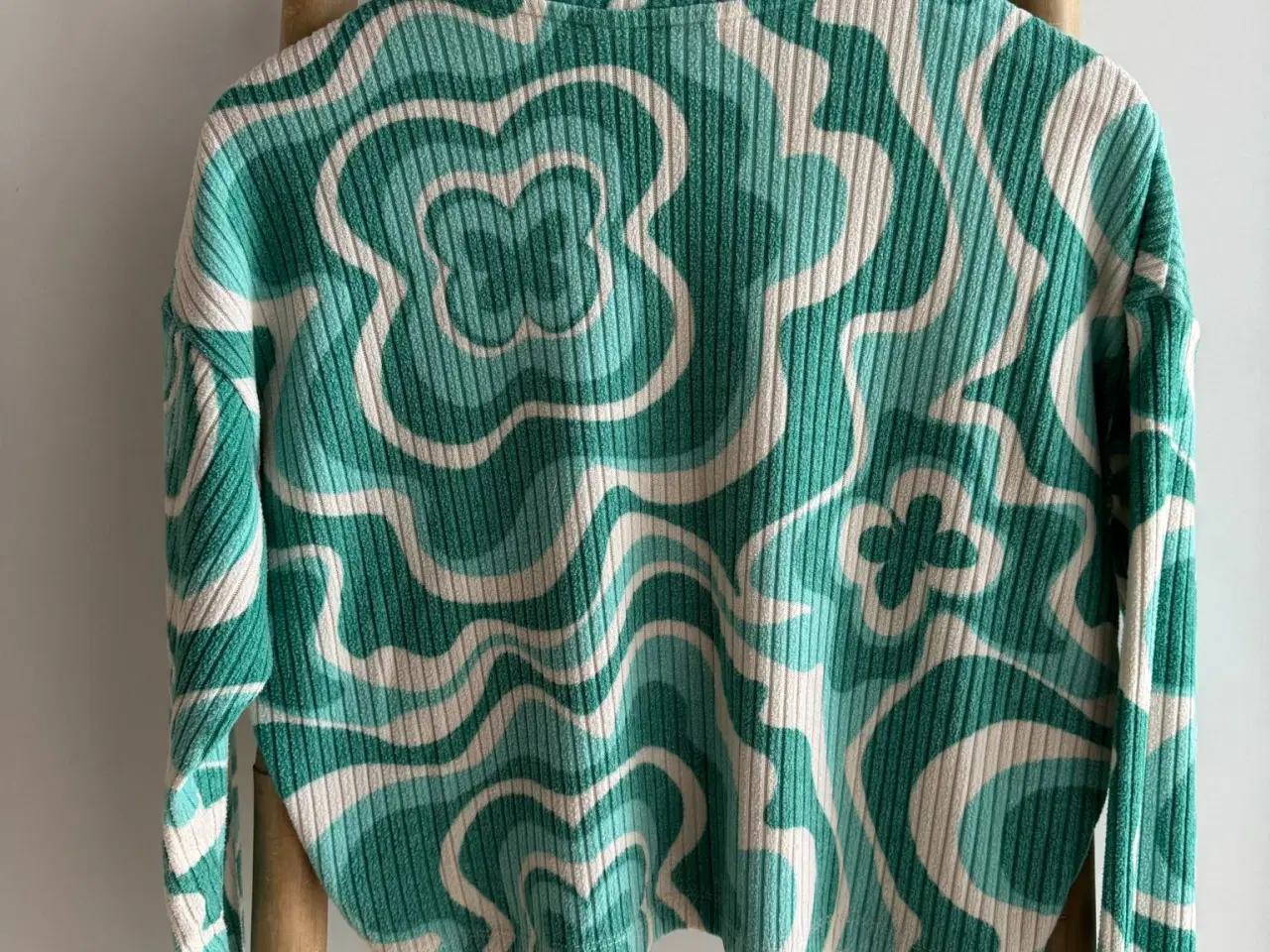 Billede 4 - H&M boxy trøje, str. 146-152