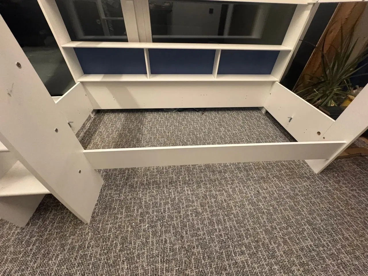 Billede 4 - Halvhøj seng med reol hvid