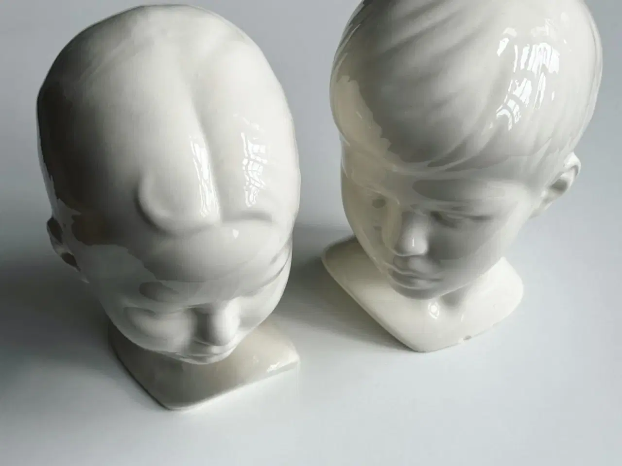 Billede 2 - Edith Pedersen-kopi, fajance, sæt af dreng og pige, NB