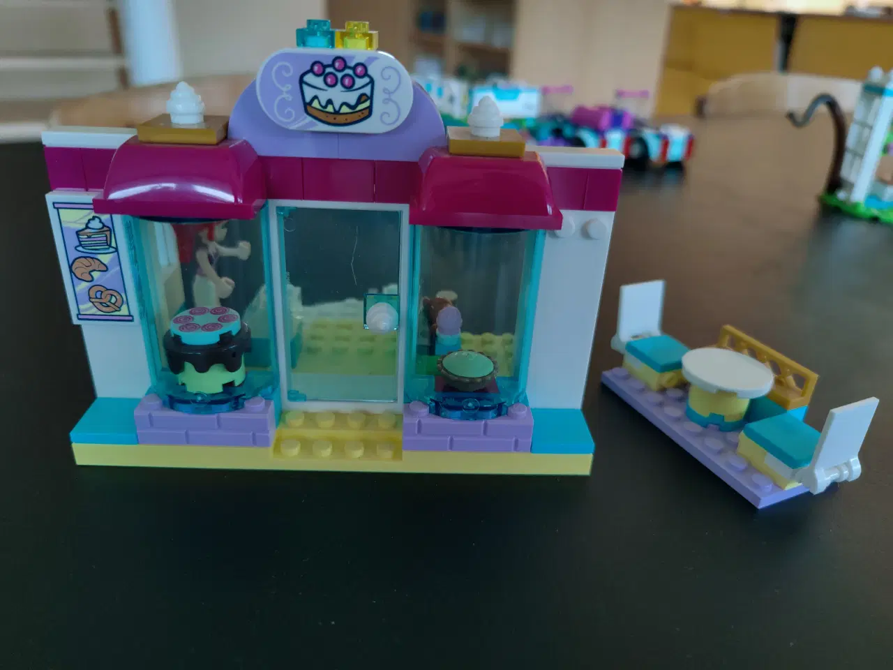Billede 6 - Lego Friends shoppingcenter og skovhytte
