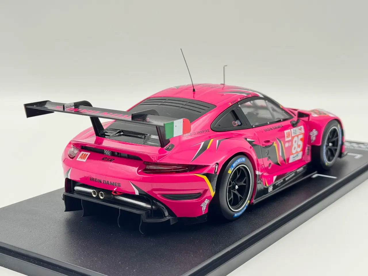 Billede 4 - 2023 Porsche 911 GT3 RSR - Michelle Gatting - 1:18