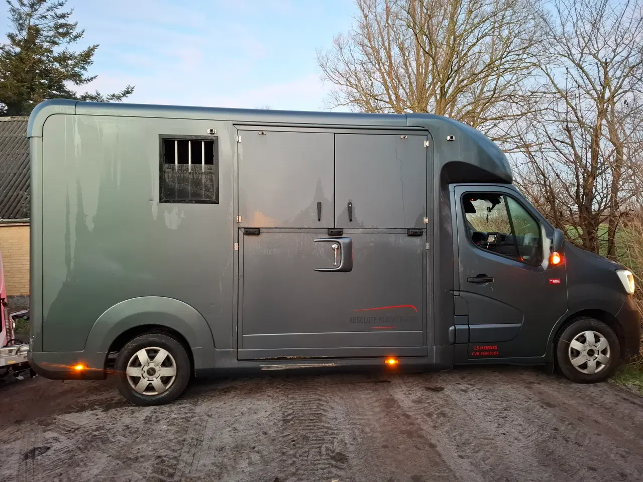 Billede 2 - Stx boksbil 2 hestes 