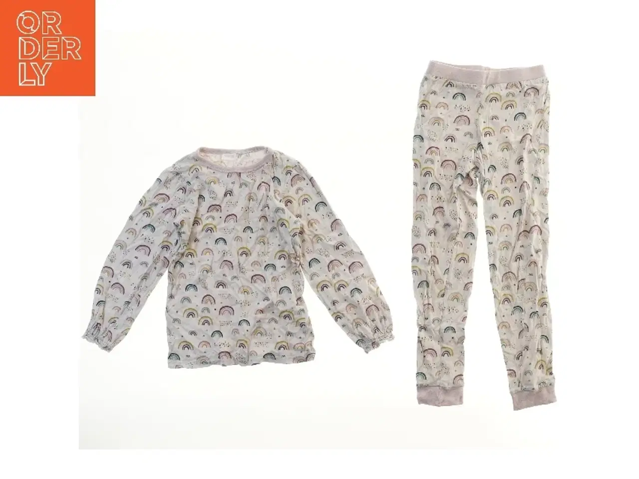 Billede 2 - Pyjamassæt med regnbuemønster (str. 122)