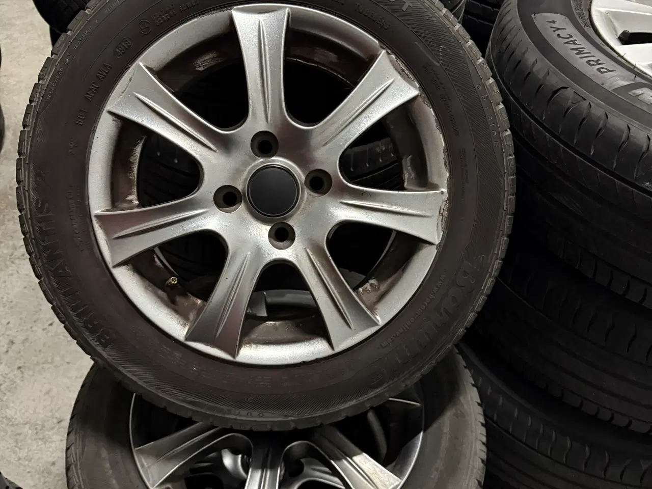 Billede 1 - Diverse dæk med fælg