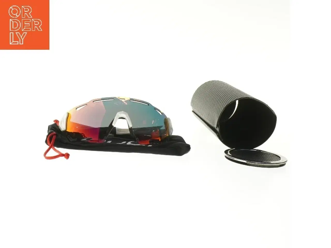 Billede 1 - Sports solbriller med etui fra Ekoï (str. 14x17 cm)