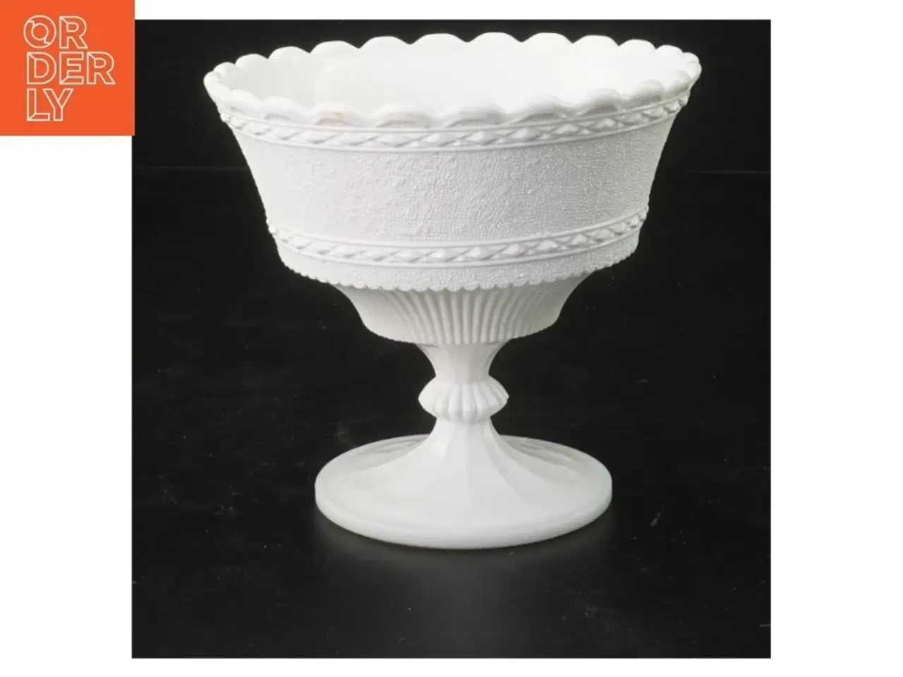 Billede 1 - Vintage hvid presset mælkeglas skål på fod (str. 11,5x13 cm)