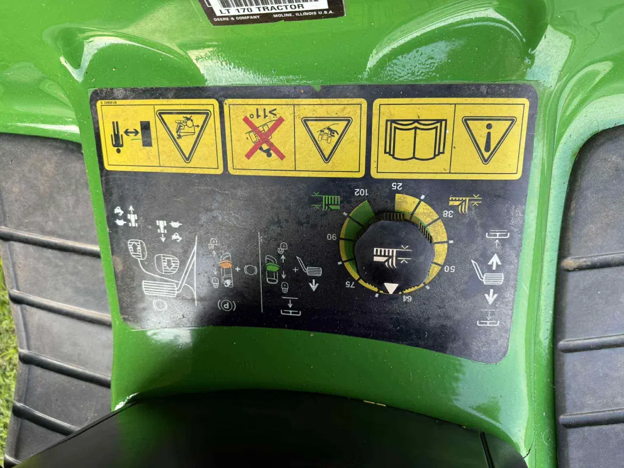 Billede 8 - John Deere LT170 – 16 hk V-Twin havetraktor (2005)