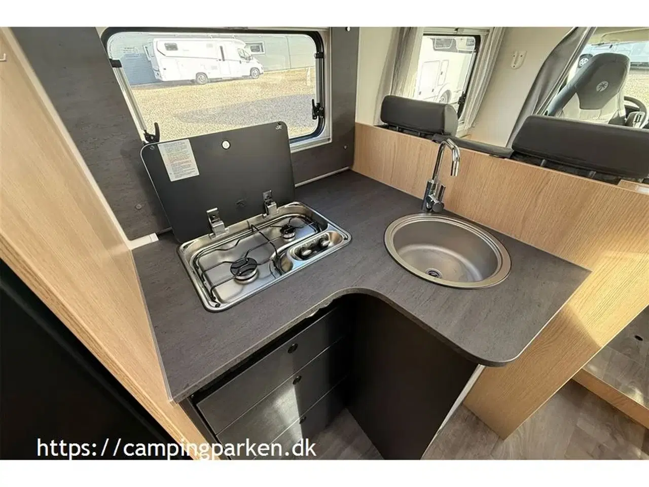Billede 9 - 2026 - SunLight T 67 Adventure   Sunlights populære model med enkeltsenge, Adaptiv fartpilot, automatgear og sænkeseng