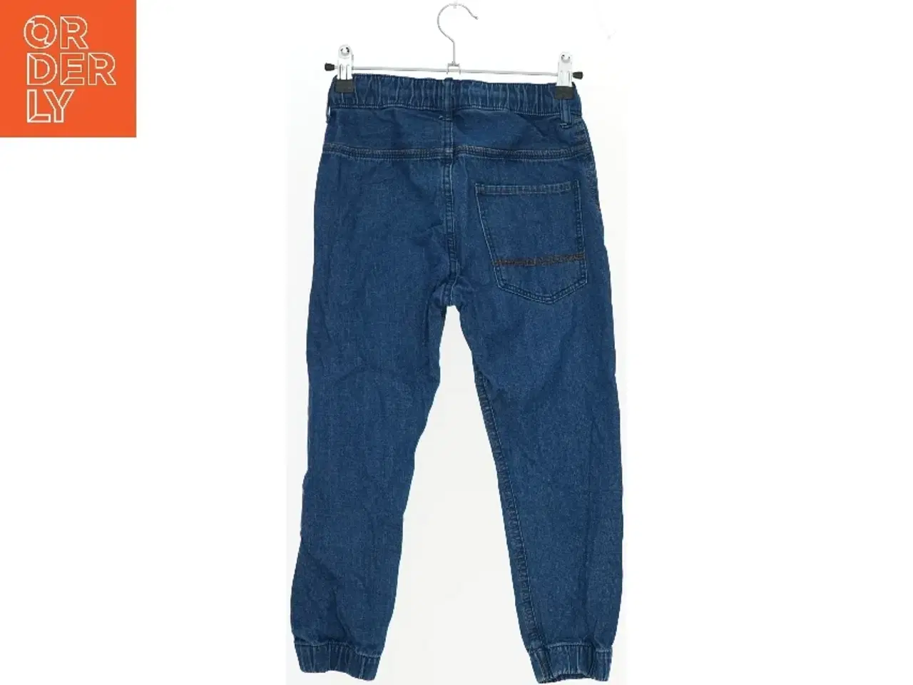 Billede 2 - Børnejeans med elastisk talje fra &Denim (str. 128)