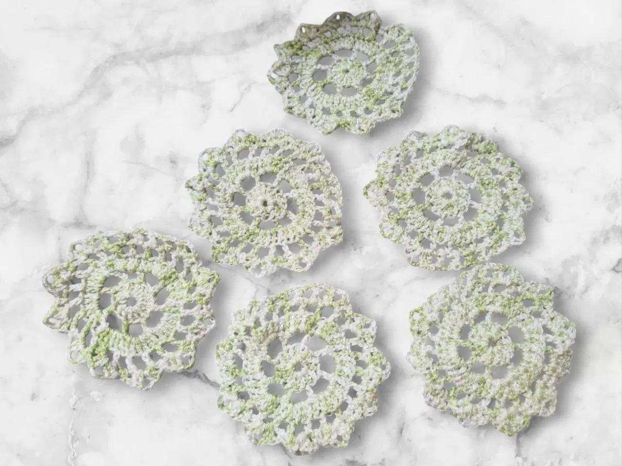 Billede 1 - Udforsk Kreativitetens Univers med Håndlavede Hækl