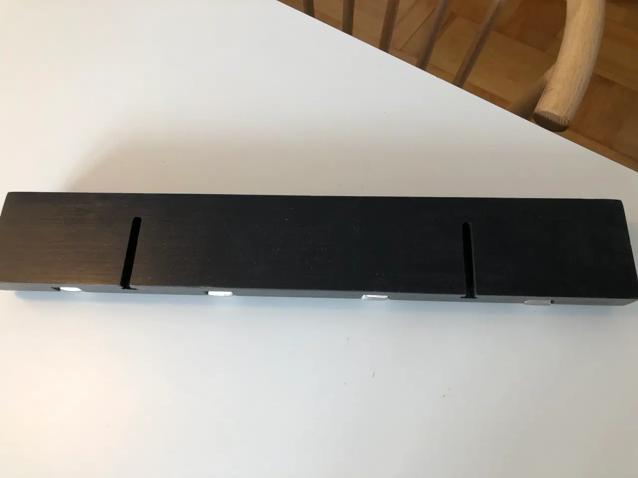 Billede 8 - Knagerække i sort med 4 knager fra Cado