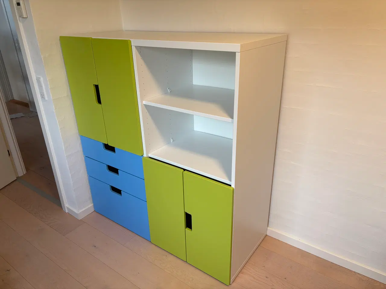 Billede 1 - Reol til børneværelset