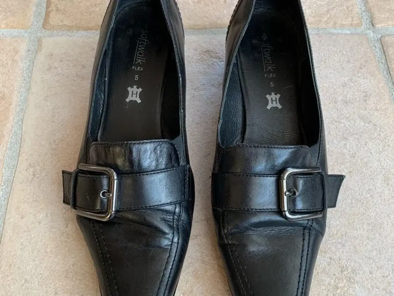 Billede 1 - Sorte sko med hæl str. 5