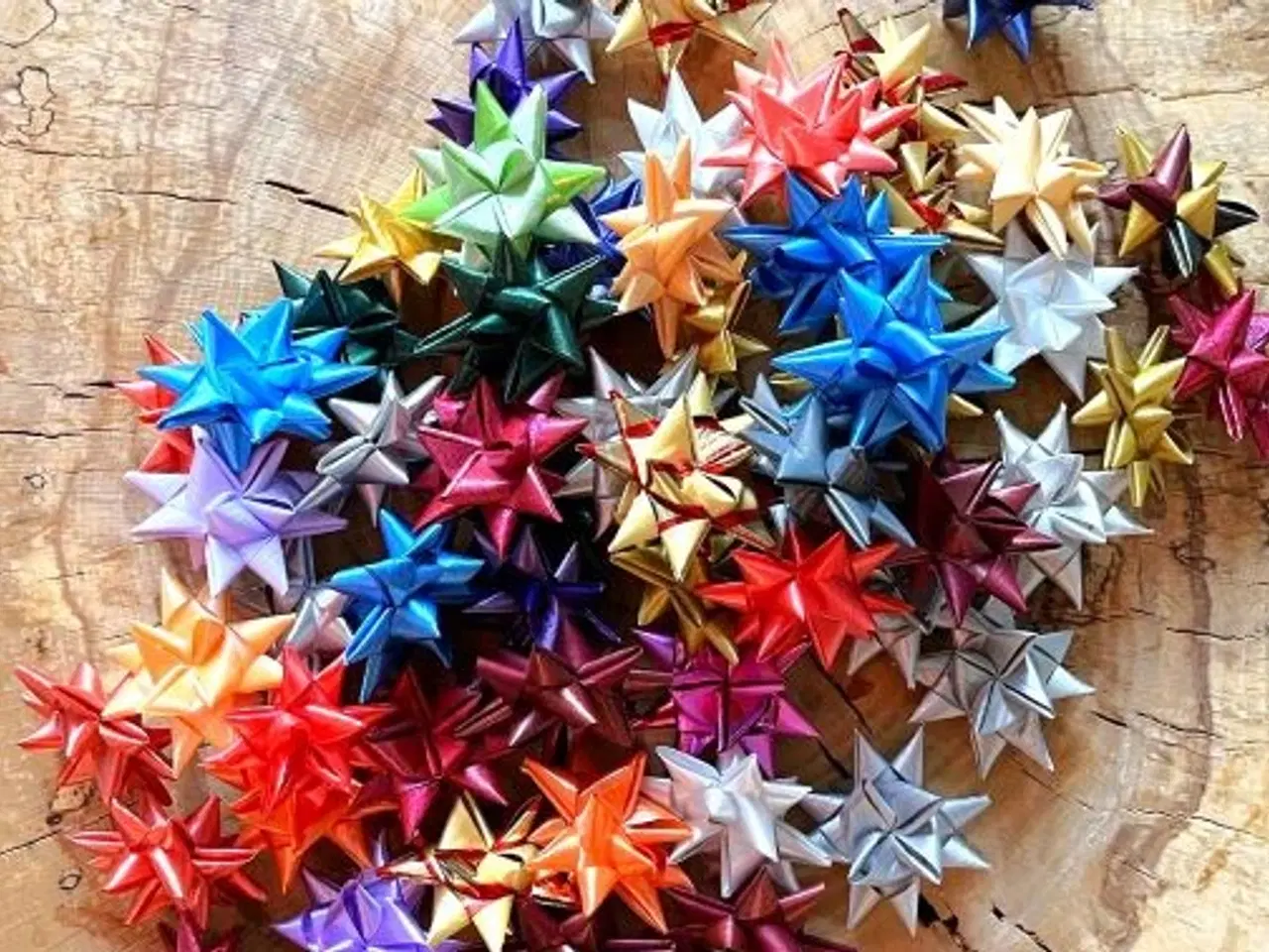 Billede 2 - Flettede stjerner - af genbrugs-gavebånd