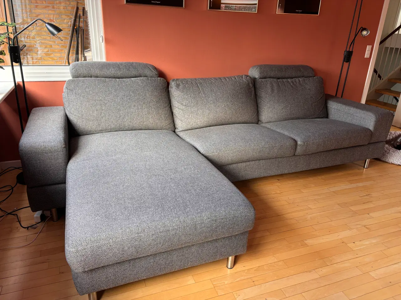 Billede 1 - Sofa med mekanisk chaiselong + nakkestøtter