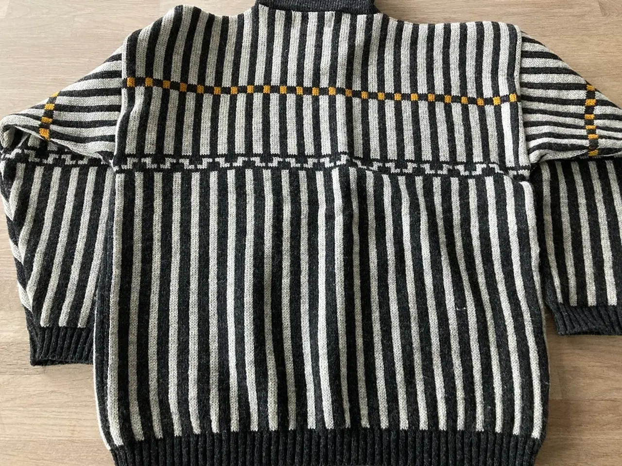 Billede 3 - Sweater  SKOVDAL  