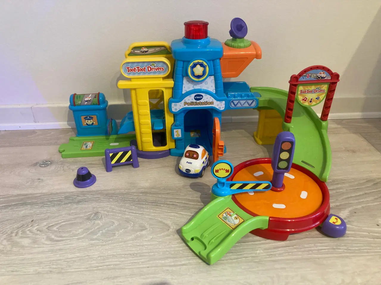 Billede 1 - vtech toot toot drivers politistation  