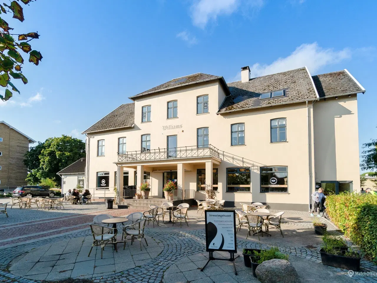 Billede 1 - Kontorlejemål centralt i Farum - stor rabat på lejen i det første år og ingen binding