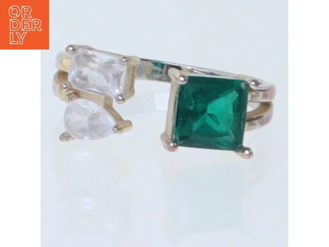 Billede 2 - Ring med smaragdfarvet og klare sten (str. 60 mm)