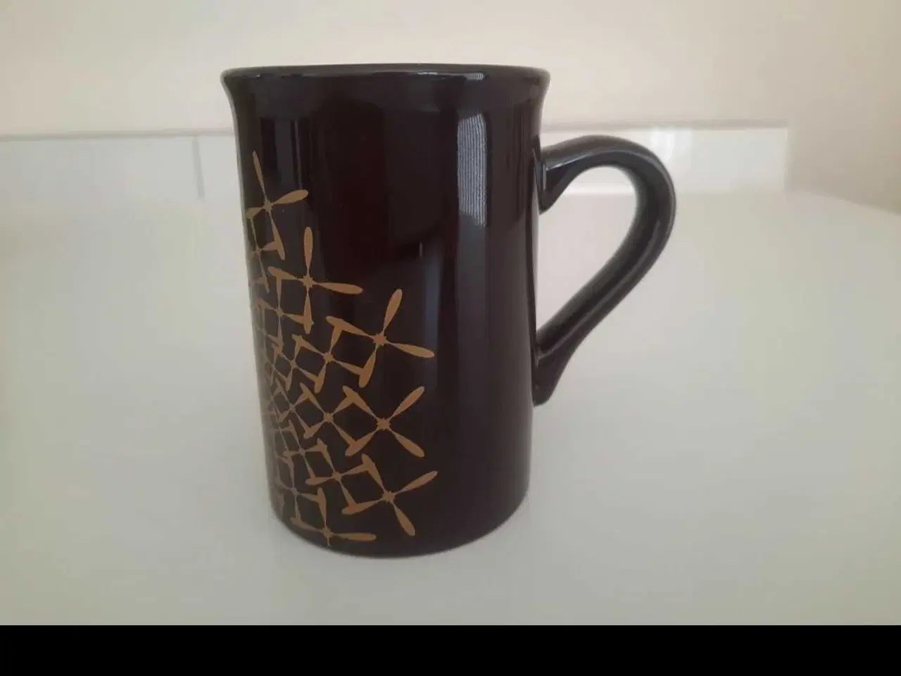 Billede 1 - 12 stk lilla fine kopper med guldmønster