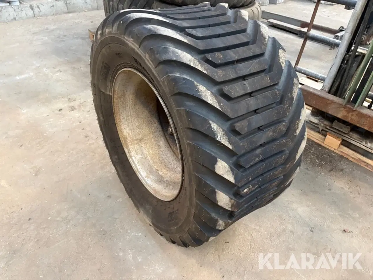 Billede 4 - Dæk med fælg BKT - 1 styk