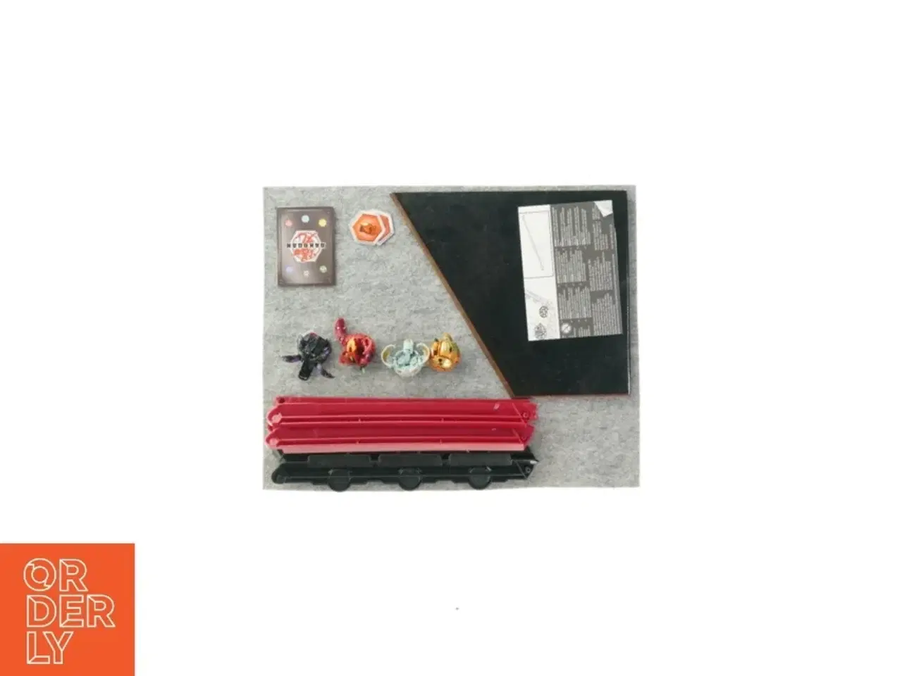 Billede 3 - Bakugan-spil med figurer og kort (str. 34 X 34cm)