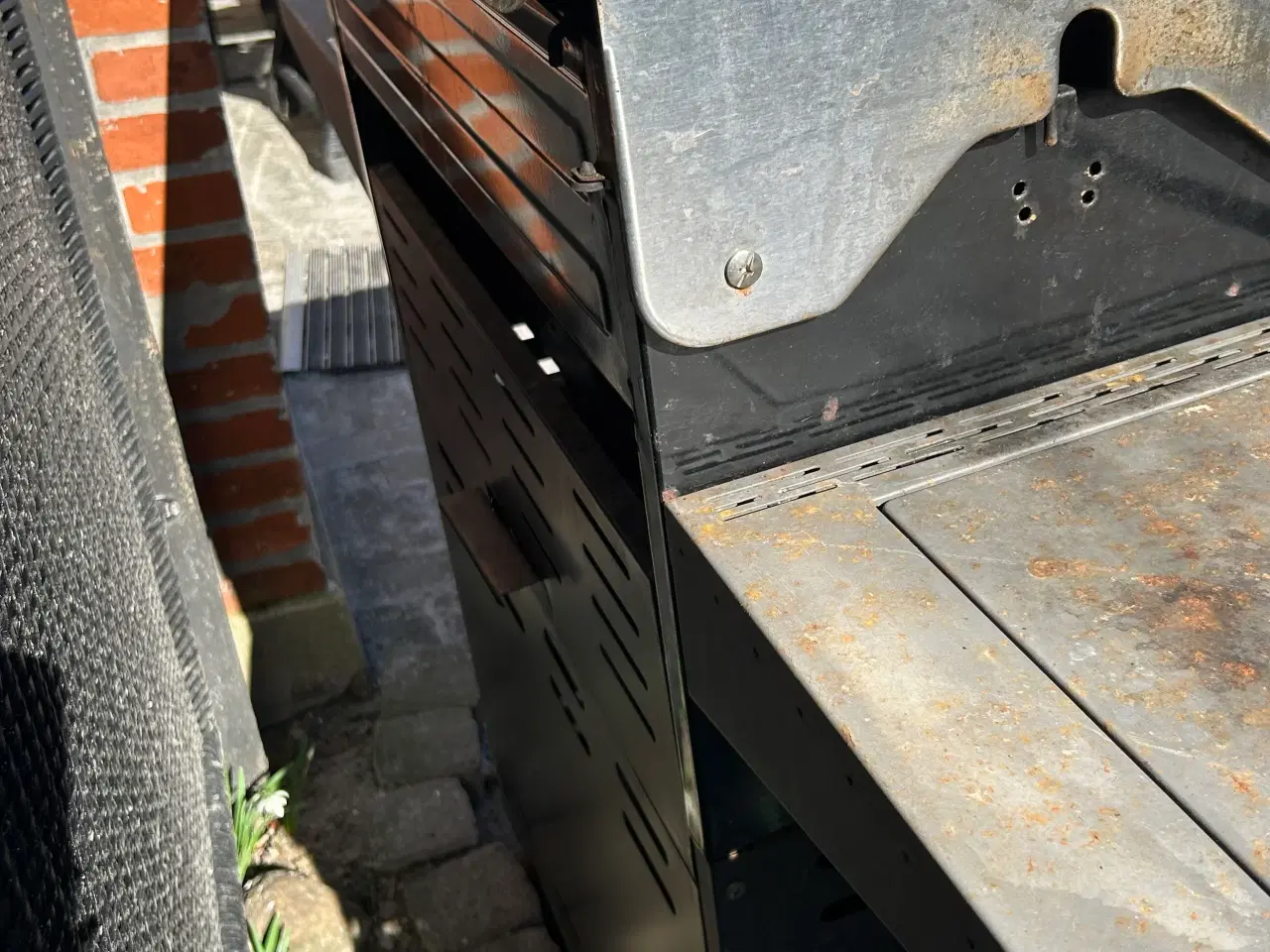 Billede 4 - Fin men godt brugt gasgrill 